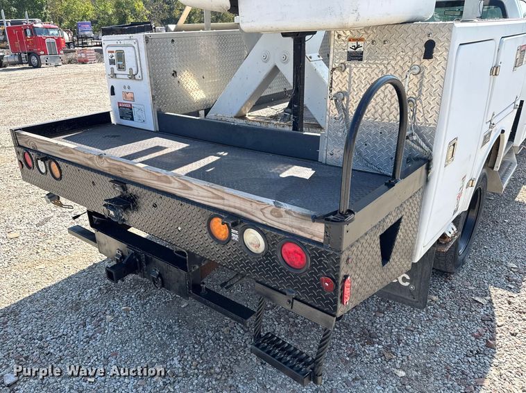 image for item EV1895 2009 Ford  F550 Super Duty bucket truck