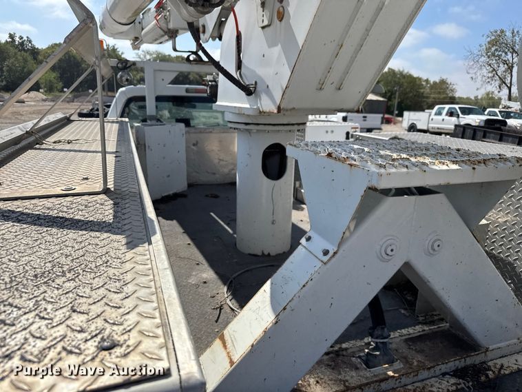 image for item EV1895 2009 Ford  F550 Super Duty bucket truck