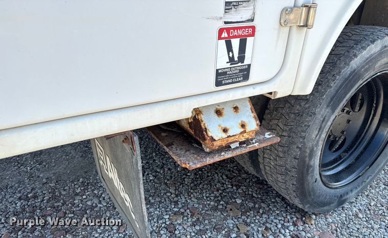 image for item EV1895 2009 Ford  F550 Super Duty bucket truck