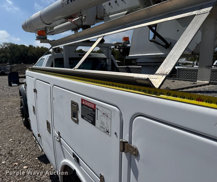 image for item EV1895 2009 Ford  F550 Super Duty bucket truck
