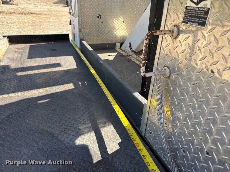 image for item EV1895 2009 Ford  F550 Super Duty bucket truck