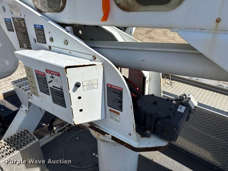 image for item EV1895 2009 Ford  F550 Super Duty bucket truck