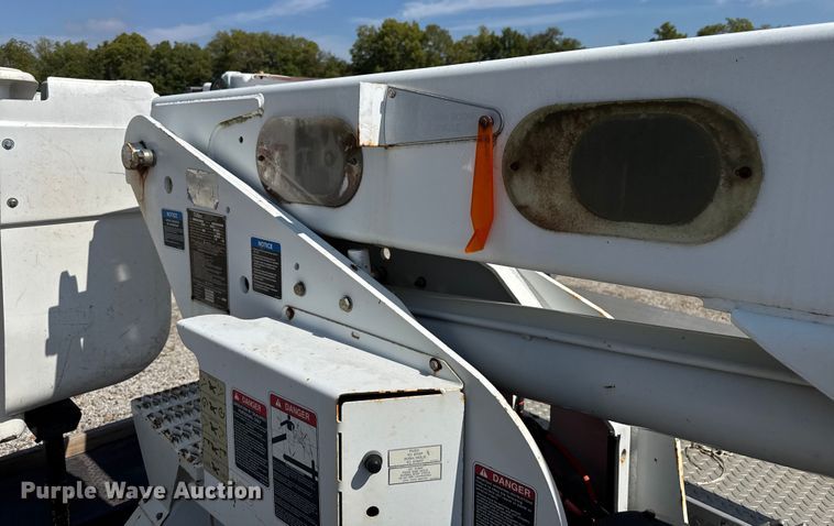 image for item EV1895 2009 Ford  F550 Super Duty bucket truck