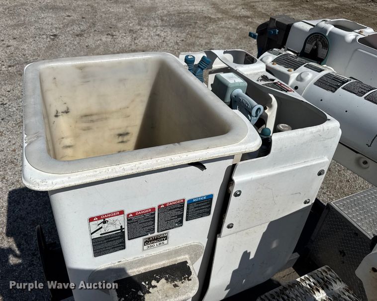 image for item EV1895 2009 Ford  F550 Super Duty bucket truck