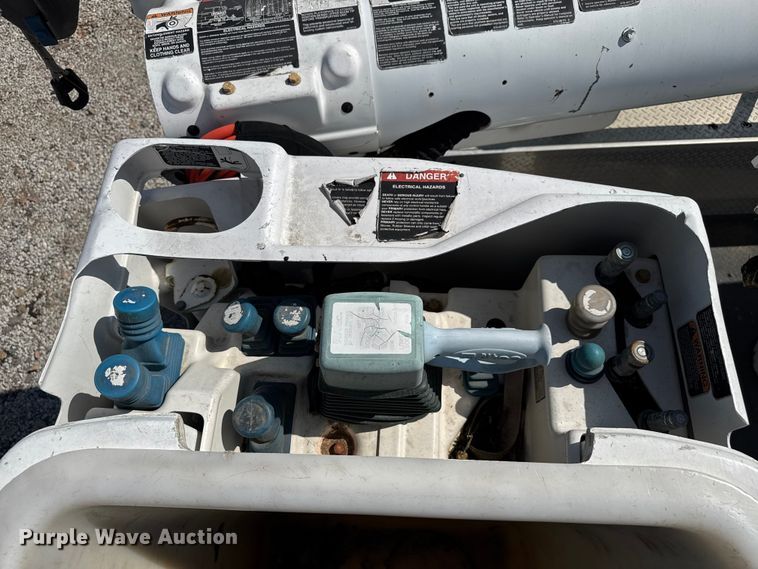 image for item EV1895 2009 Ford  F550 Super Duty bucket truck