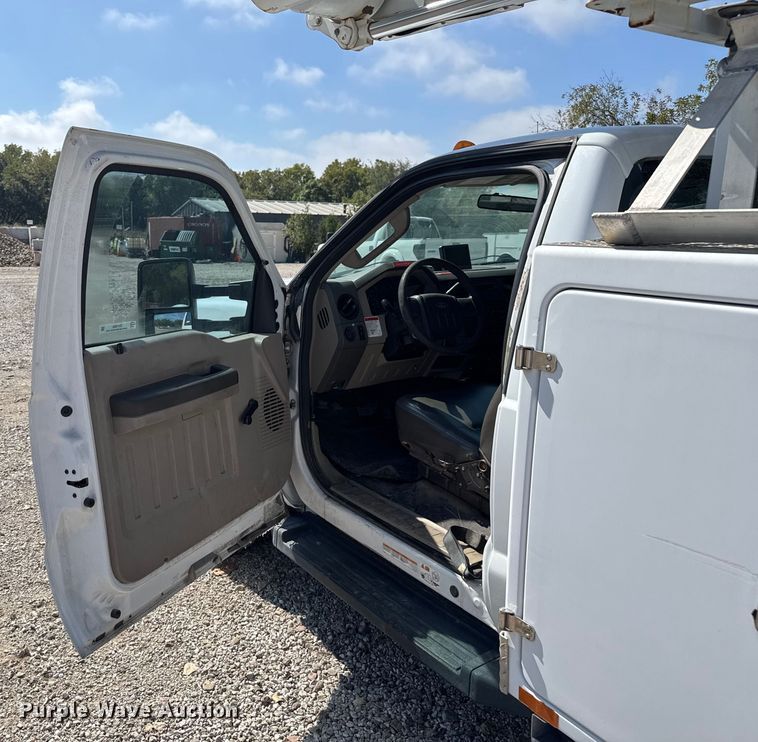 image for item EV1895 2009 Ford  F550 Super Duty bucket truck