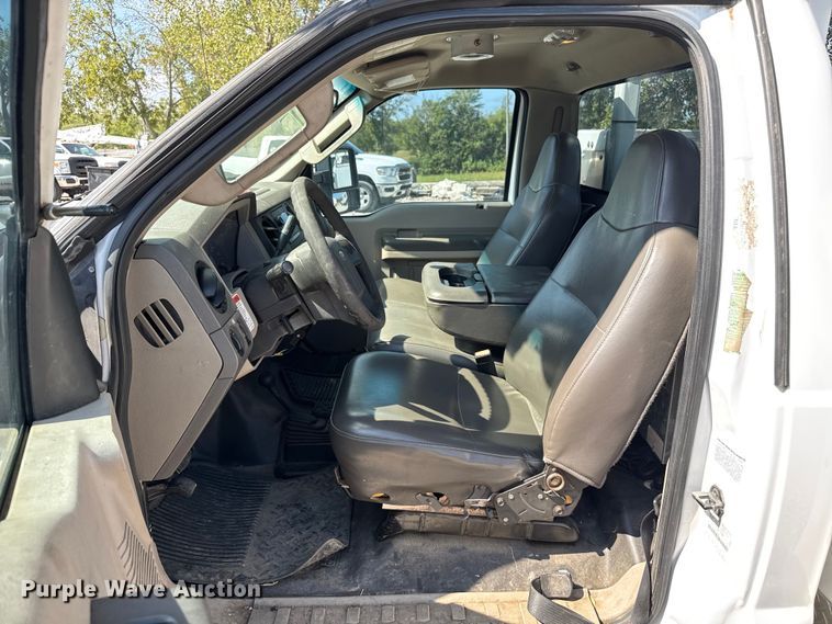 image for item EV1895 2009 Ford  F550 Super Duty bucket truck