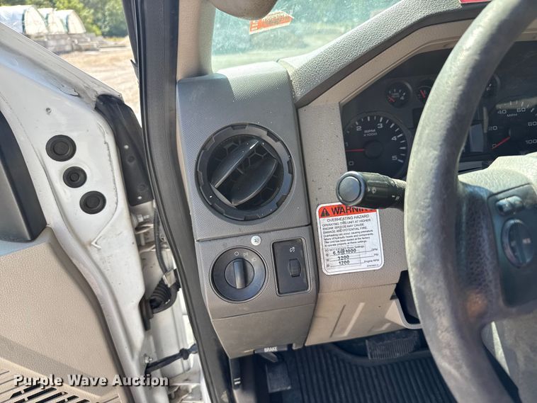 image for item EV1895 2009 Ford  F550 Super Duty bucket truck