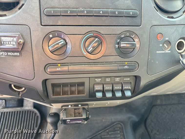 image for item EV1895 2009 Ford  F550 Super Duty bucket truck