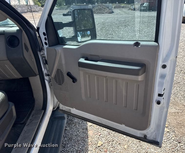 image for item EV1895 2009 Ford  F550 Super Duty bucket truck