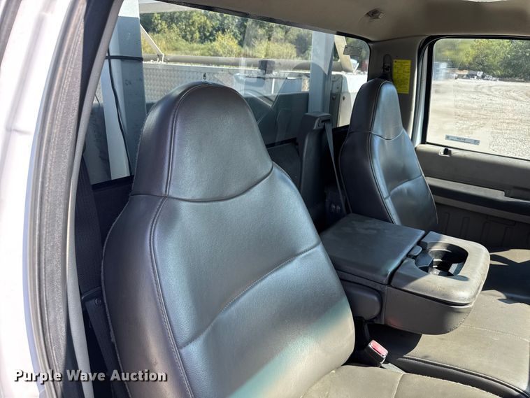 image for item EV1895 2009 Ford  F550 Super Duty bucket truck