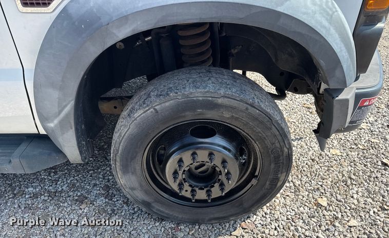 image for item EV1895 2009 Ford  F550 Super Duty bucket truck