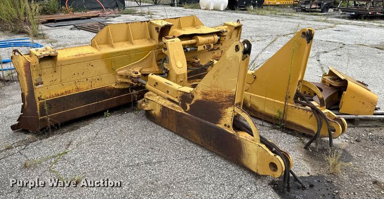 image for item EV1909 Caterpillar D6N dozer blade