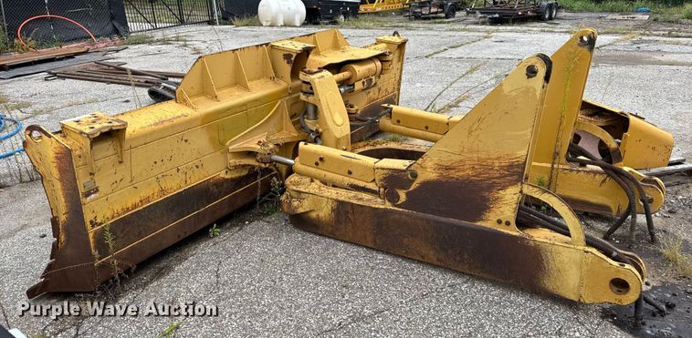 image for item EV1909 Caterpillar D6N dozer blade