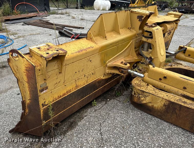image for item EV1909 Caterpillar D6N dozer blade