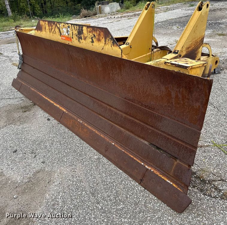 image for item EV1909 Caterpillar D6N dozer blade