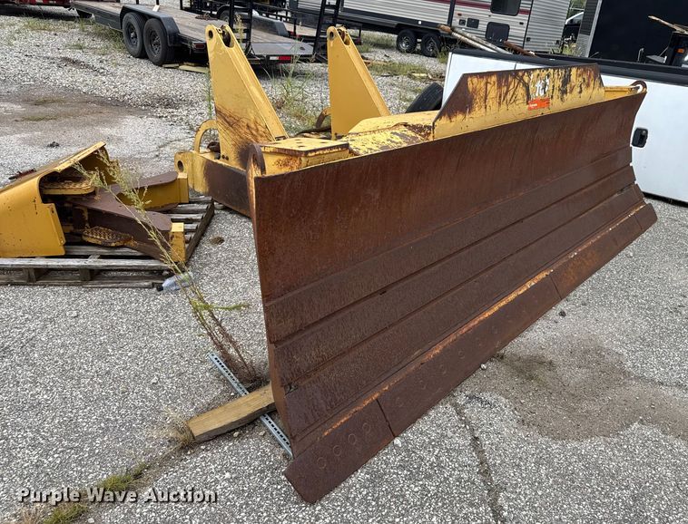 image for item EV1909 Caterpillar D6N dozer blade