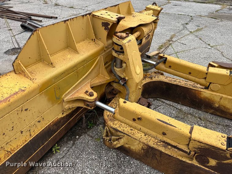 image for item EV1909 Caterpillar D6N dozer blade