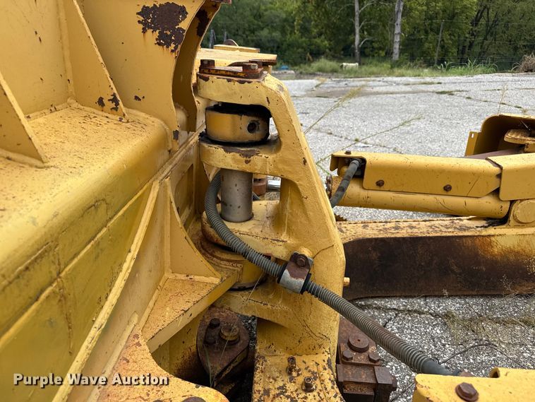 image for item EV1909 Caterpillar D6N dozer blade