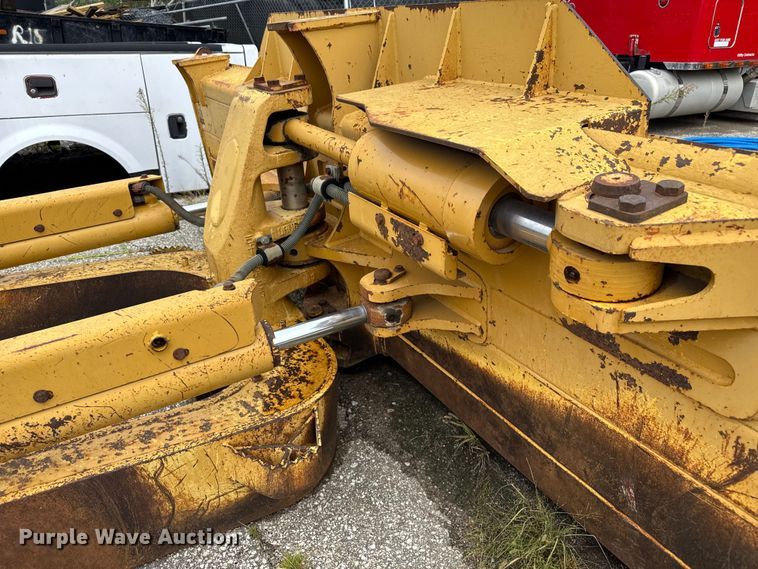 image for item EV1909 Caterpillar D6N dozer blade