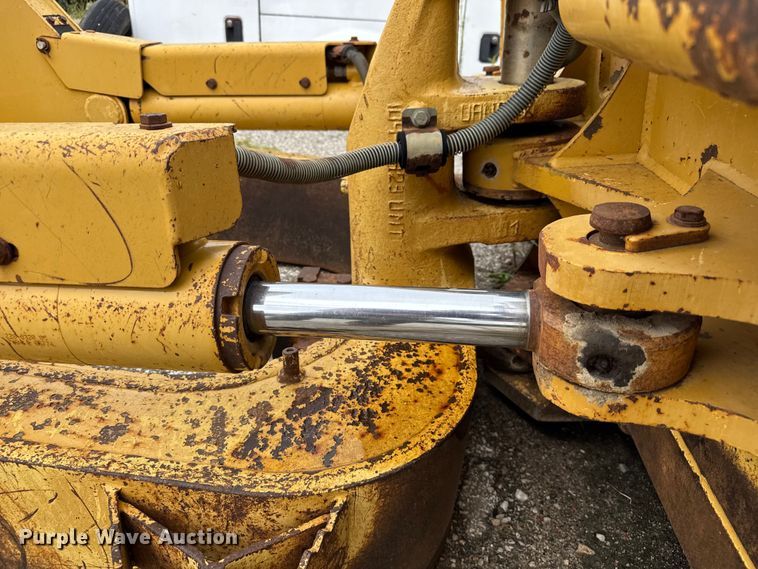 image for item EV1909 Caterpillar D6N dozer blade