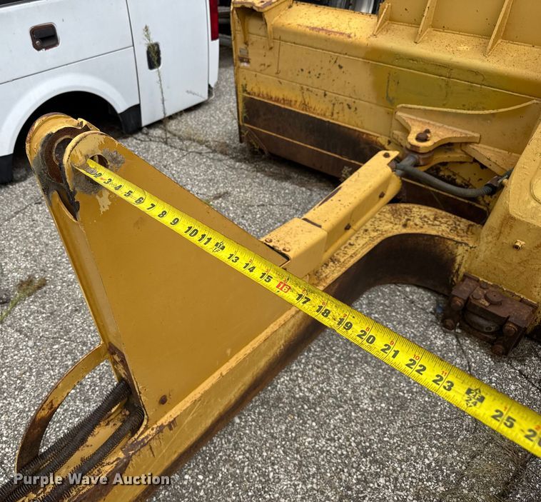 image for item EV1909 Caterpillar D6N dozer blade