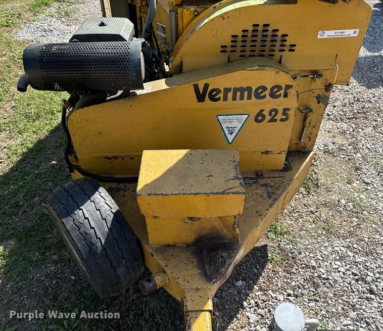 image for item EV1969 Vermeer 625 wood chipper