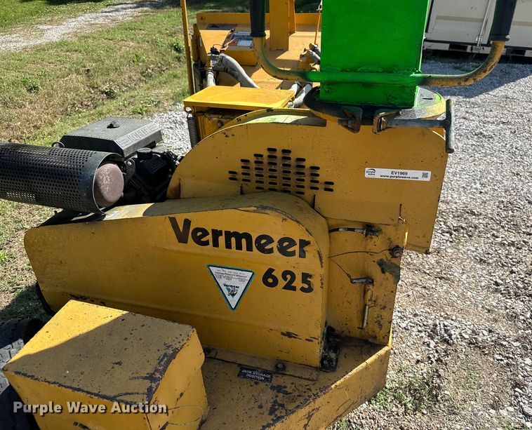 image for item EV1969 Vermeer 625 wood chipper