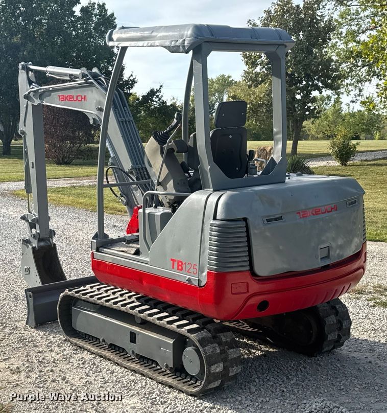 image for item EV1972 2005 Takeuchi TB125 mini excavator