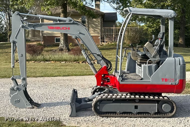 image for item EV1972 2005 Takeuchi TB125 mini excavator
