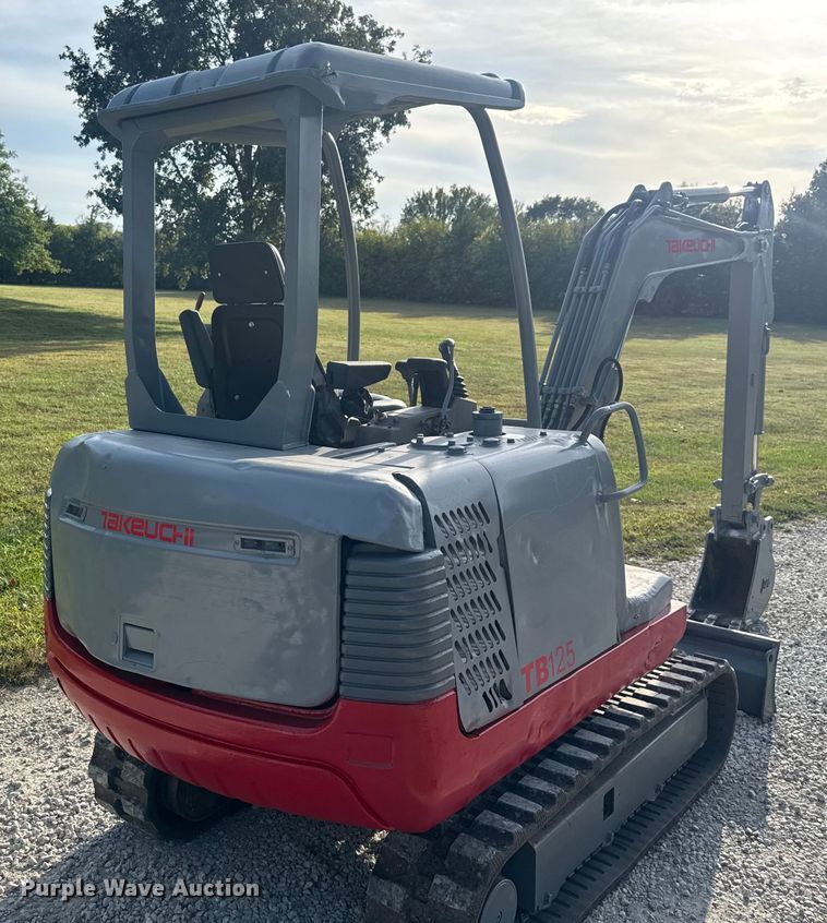 image for item EV1972 2005 Takeuchi TB125 mini excavator