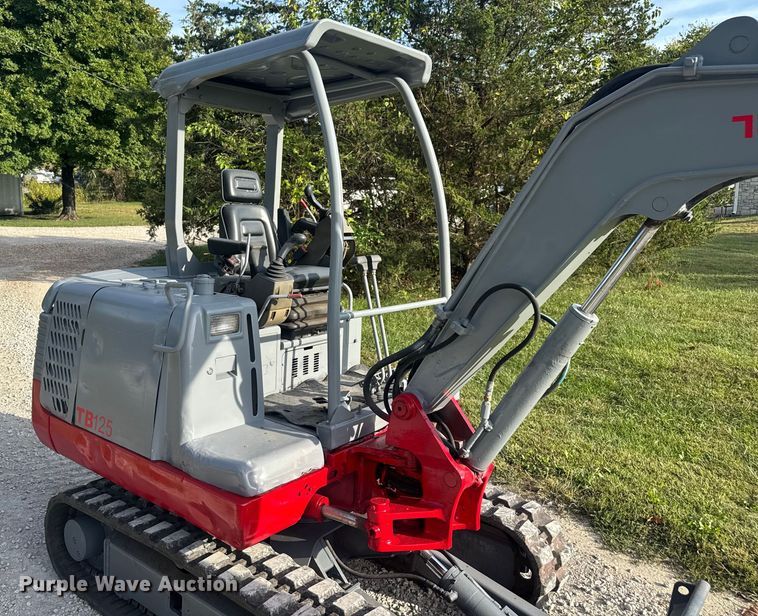 image for item EV1972 2005 Takeuchi TB125 mini excavator