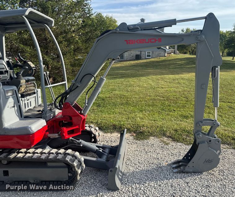 image for item EV1972 2005 Takeuchi TB125 mini excavator