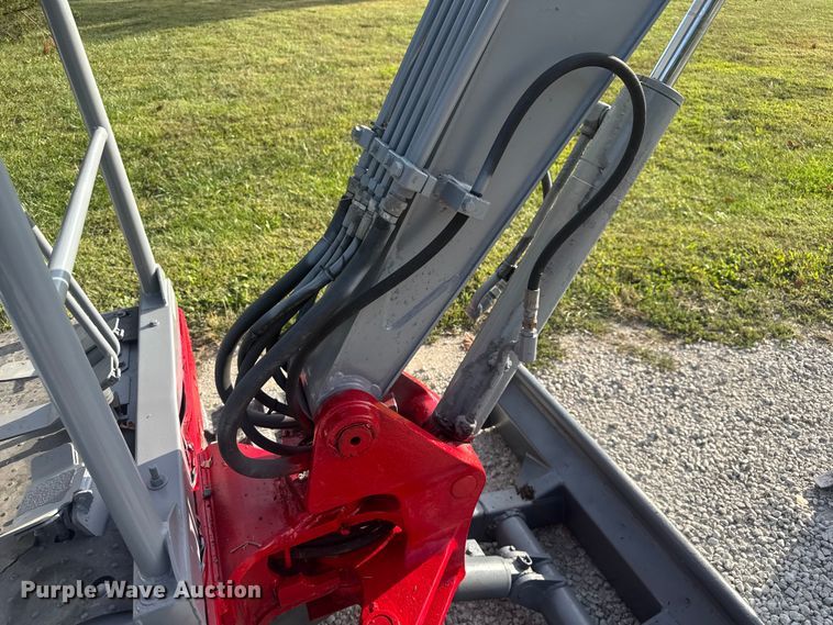 image for item EV1972 2005 Takeuchi TB125 mini excavator