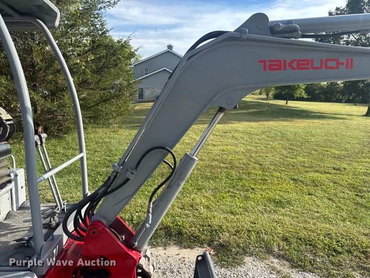 image for item EV1972 2005 Takeuchi TB125 mini excavator