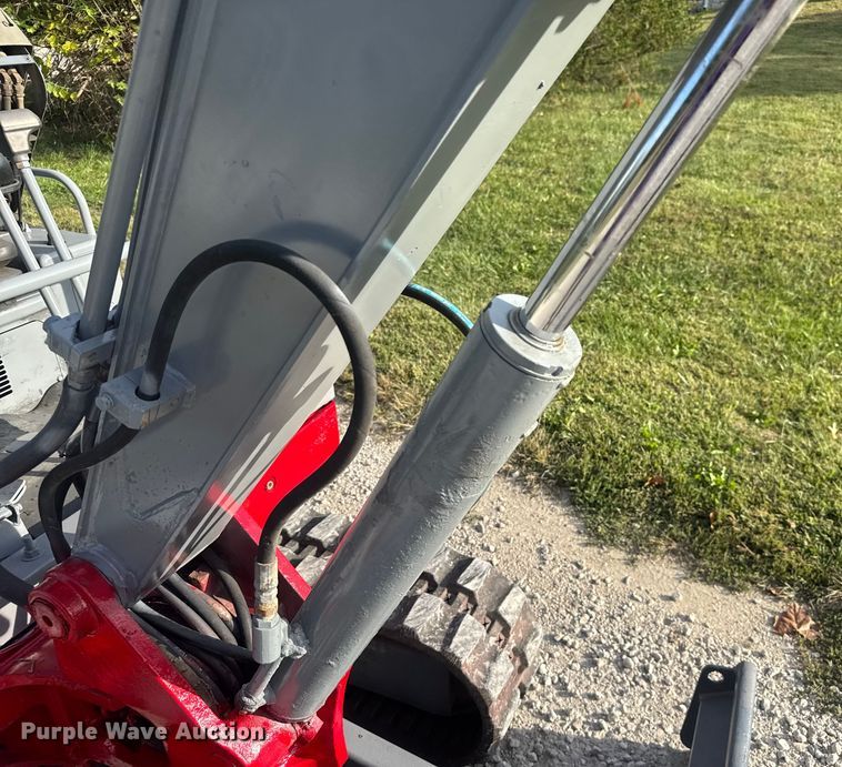 image for item EV1972 2005 Takeuchi TB125 mini excavator