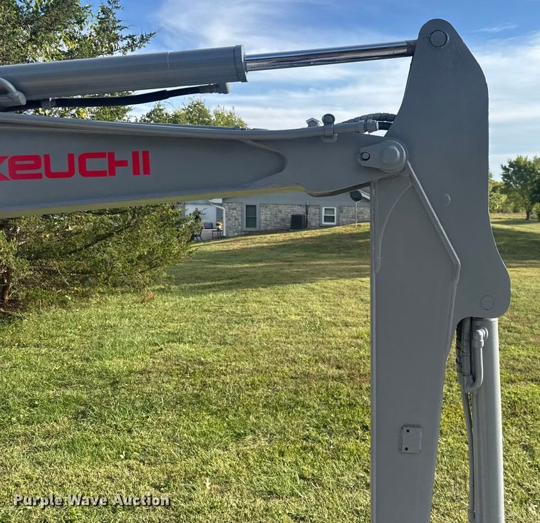 image for item EV1972 2005 Takeuchi TB125 mini excavator