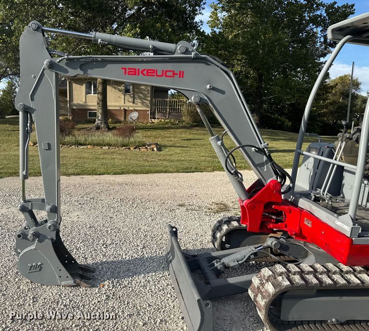image for item EV1972 2005 Takeuchi TB125 mini excavator