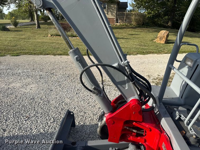 image for item EV1972 2005 Takeuchi TB125 mini excavator