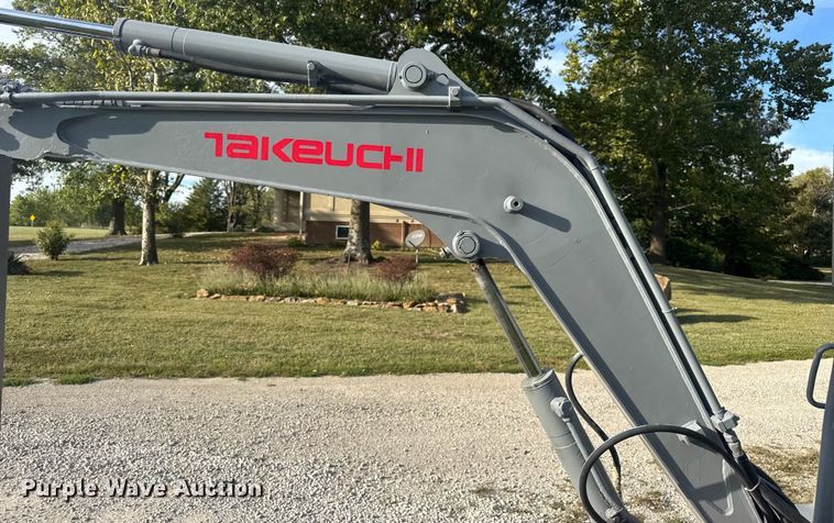 image for item EV1972 2005 Takeuchi TB125 mini excavator