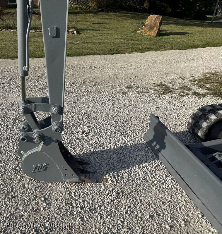 image for item EV1972 2005 Takeuchi TB125 mini excavator