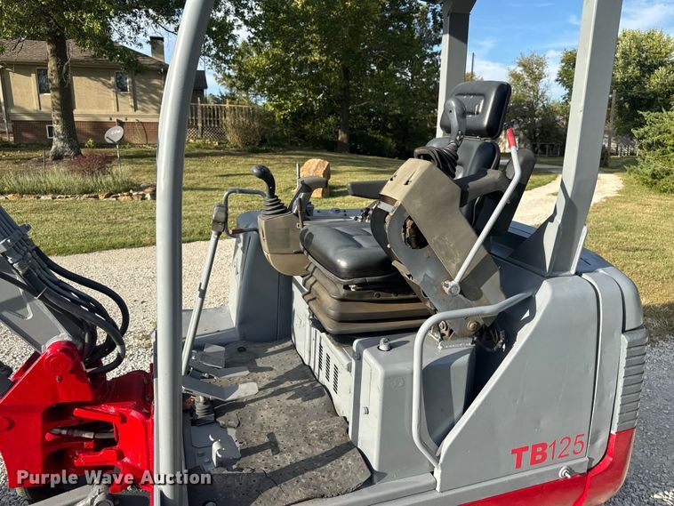 image for item EV1972 2005 Takeuchi TB125 mini excavator