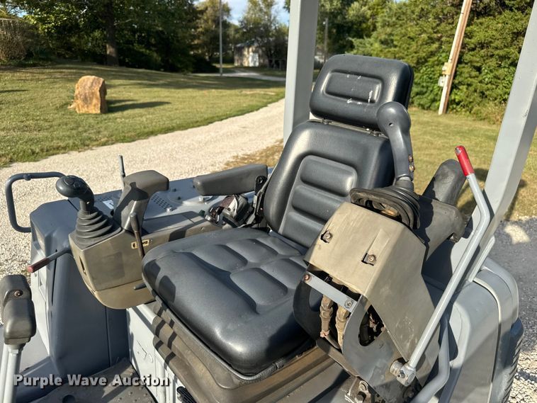 image for item EV1972 2005 Takeuchi TB125 mini excavator