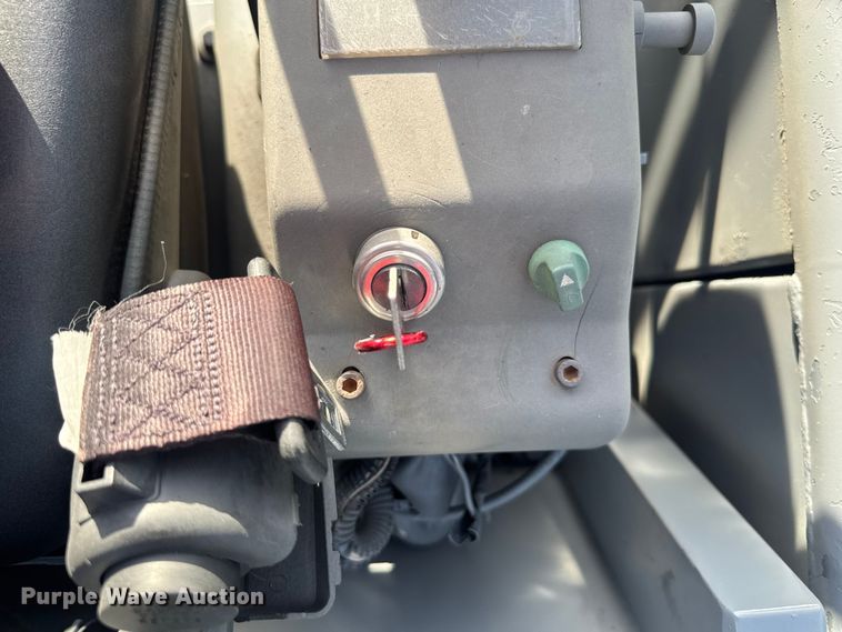 image for item EV1972 2005 Takeuchi TB125 mini excavator