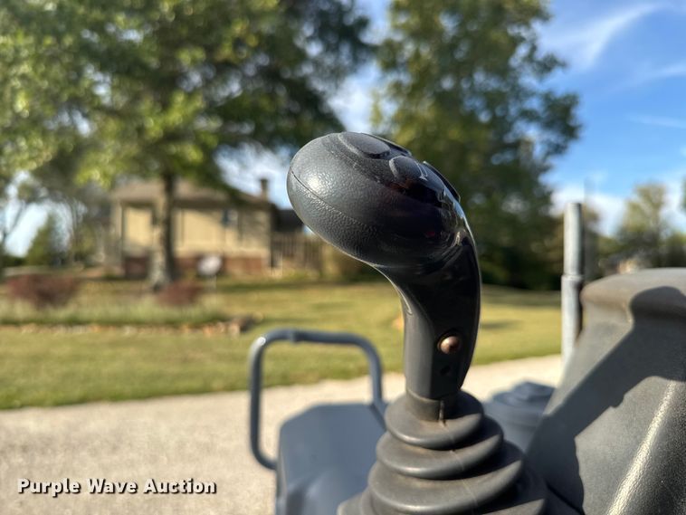 image for item EV1972 2005 Takeuchi TB125 mini excavator