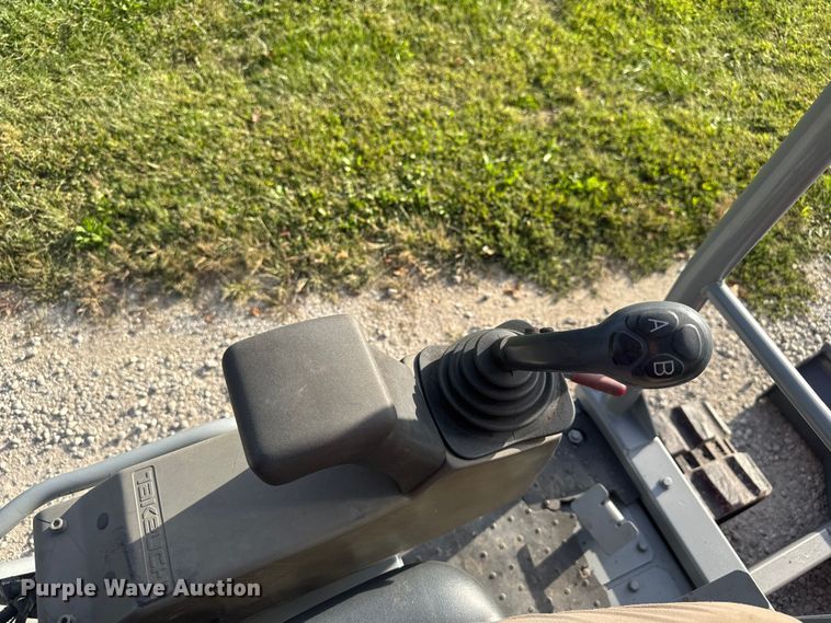 image for item EV1972 2005 Takeuchi TB125 mini excavator