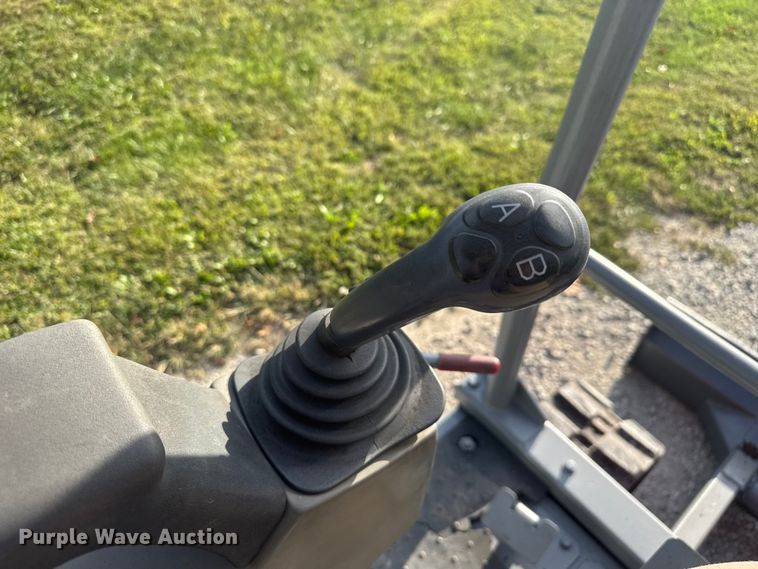 image for item EV1972 2005 Takeuchi TB125 mini excavator