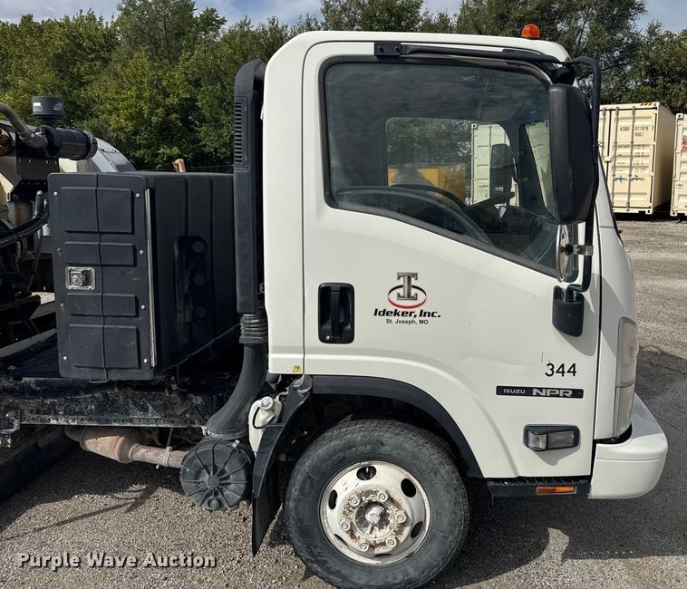 image for item EV1987 2015 Isuzu NPR street sweeper truck