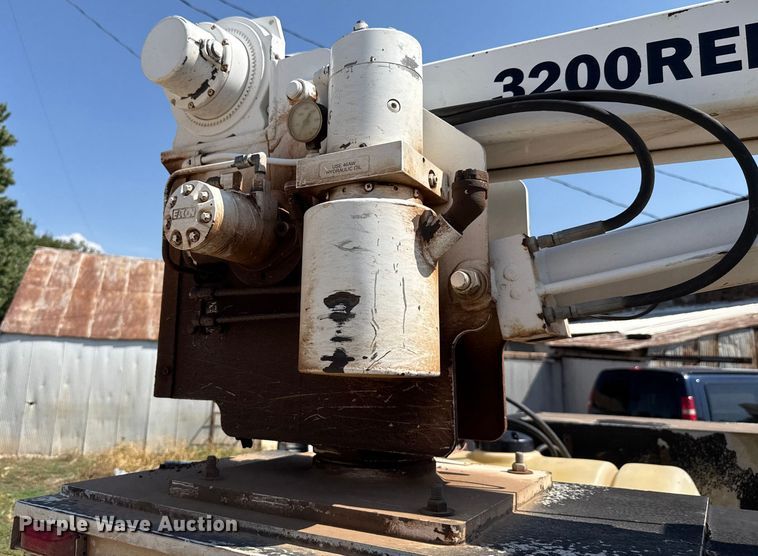 image for item GH9330 2011 Ford F550 Super Duty utility / service truck