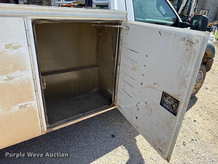 image for item GH9330 2011 Ford F550 Super Duty utility / service truck